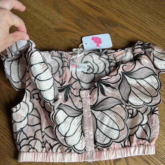 L’Atiste by Amy embroidered lacey off the shoulder crop top size Medium - Picture 5 of 10